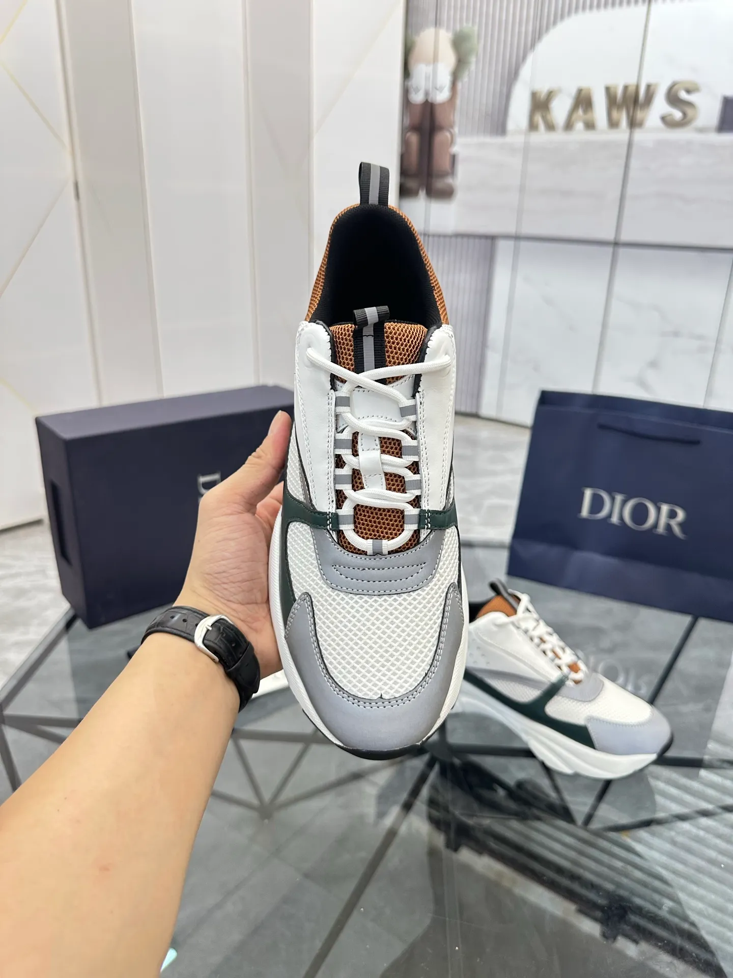 Men's shoes: 💰P460¥ Ready in Guangzhou, fully packaged Product trademark: Dior* "Dior*" low-top casual shoes Regular size: 38-46 (can be customized to 47) B22 Product materials: imported cowhide leather upper spliced ​​with original fabric, breathable lining, original outsole. Number: 920